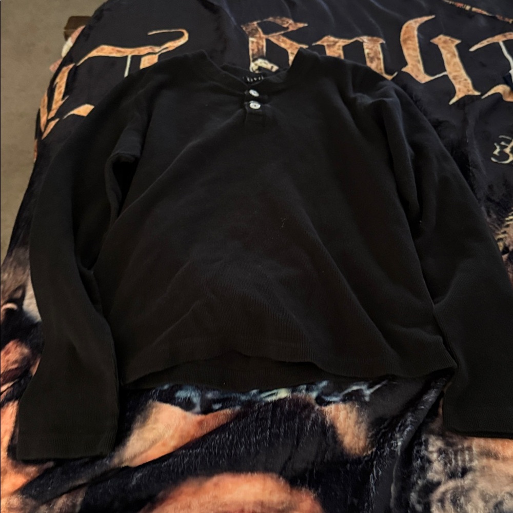 Livin women’s Black Long Sleeve thermal Henley Shirt-LG